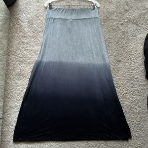 LIKE NEW KENSIE OMBRÉ MAXI SKIRT NAVY TO GRAY SIZE L